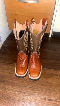 Cowgirl boots size 3