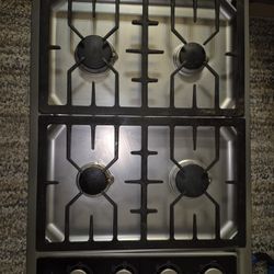 Wolf Cooktop & Downdraft Ventilation 