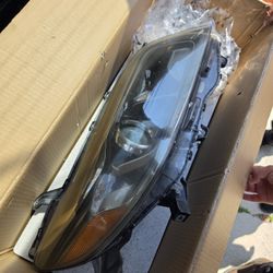 Headlights  Toyota Sienna SE With DRL OEM