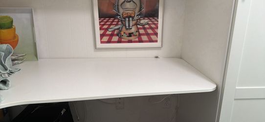 WHITE WALL DESK TOP