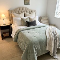 Queen Bed.