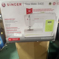 SINGER® 5400 Sew Mate Computerized Sewing Machine with 154 Stitch Applications