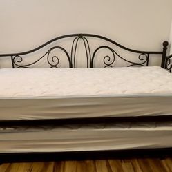 Bombay Trundle Daybed 