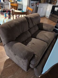 Reclining 2 seat couch