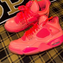 **AIR JORDAN 4 RETRO HOT PUNCH EDITION SIZE 7**