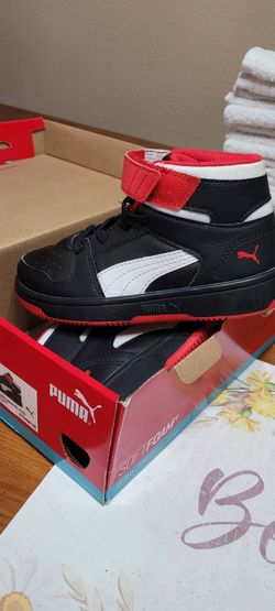 Boys Puma shoes size 10 🐻