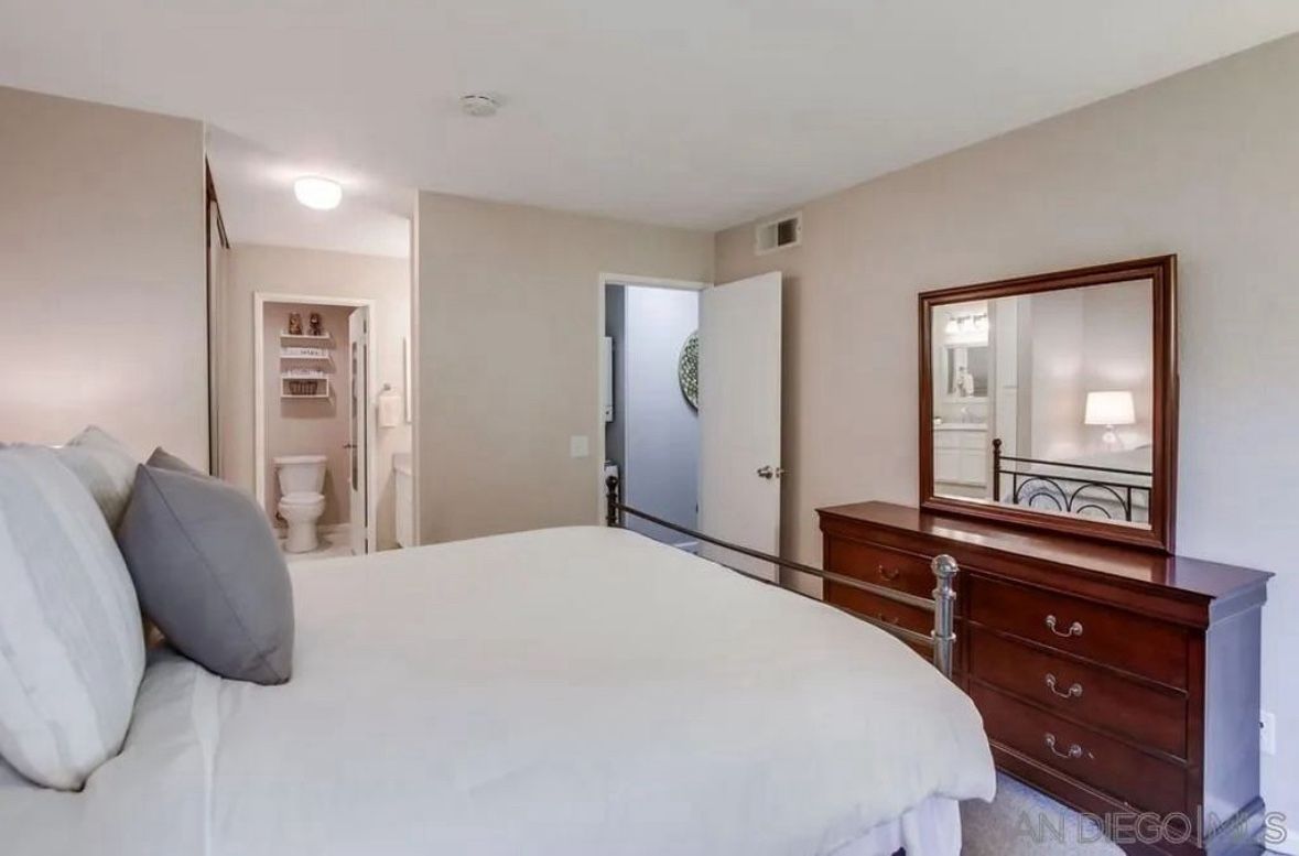 6 Drawer Dresser With Mirror And Two Nightstands