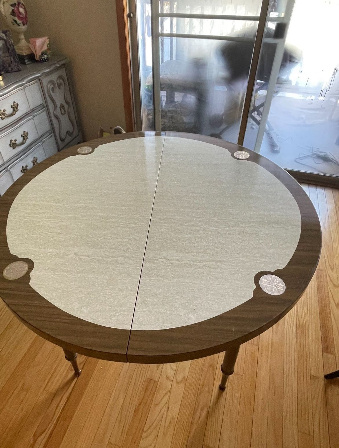 1940’s~50s round  expandable dinette table .