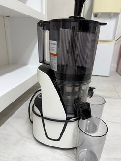 Slow Masticating Juicer with Cups