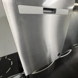 Whirlpool Dishwasher 24” Stainless Steel 