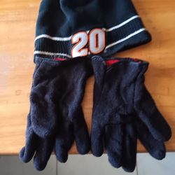Hat and gloves
