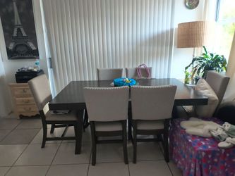 Dining Table Set – Extendable Table + 8 Chairs
