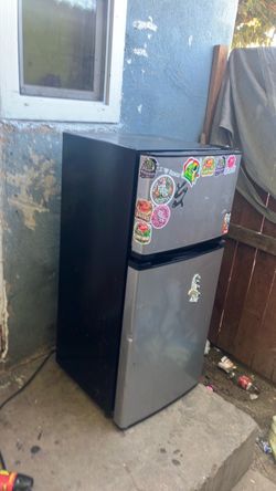 Mini fridge