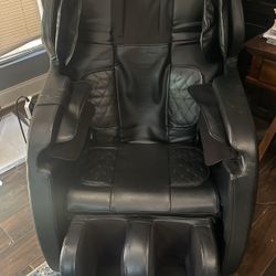 Must Sale! Like New Full Body Massage Recliner $550/OBO