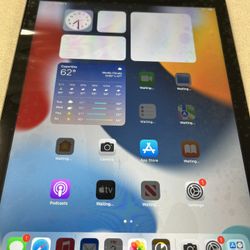 iPad 6th Generation WiFi 32GB Good Condition Unlocked 