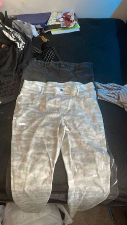 2 pairs of skinny jeans