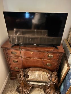 Vintage Wood 4-Drawer Dresser / Chest