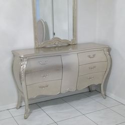 Dresser And Mirror 