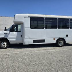Ford E-450 shuttle bus 6.8 v10 gasoline 33k original milles just smog cold ac clean title one owner reg current located in pomona 9o9236I97o runs good
