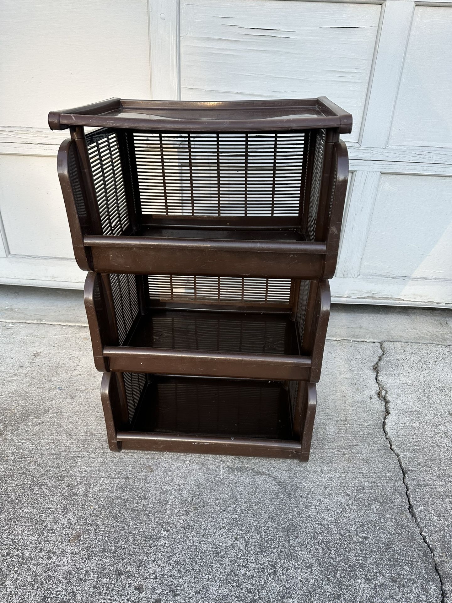 Brown Retro Stackable Shelves