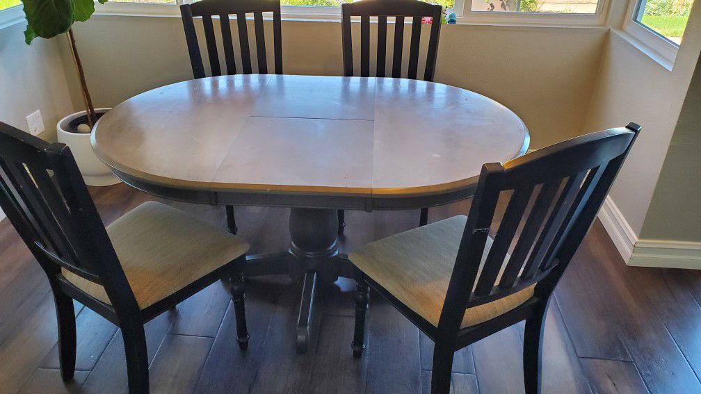 Round or Oval Kitchen Table