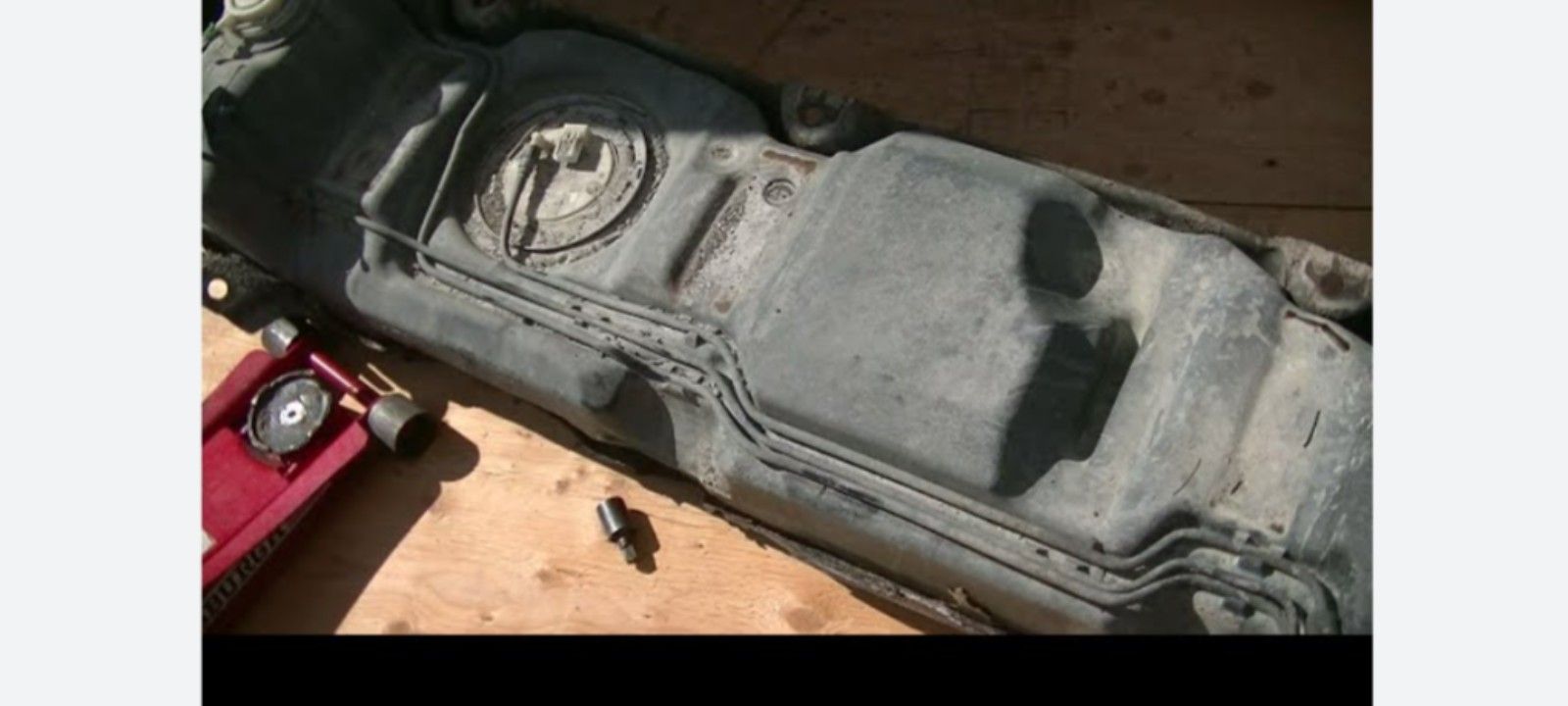 2010 Jeep Wrangler 4 Door Gas Tank $380 w/ Gas Pump Included