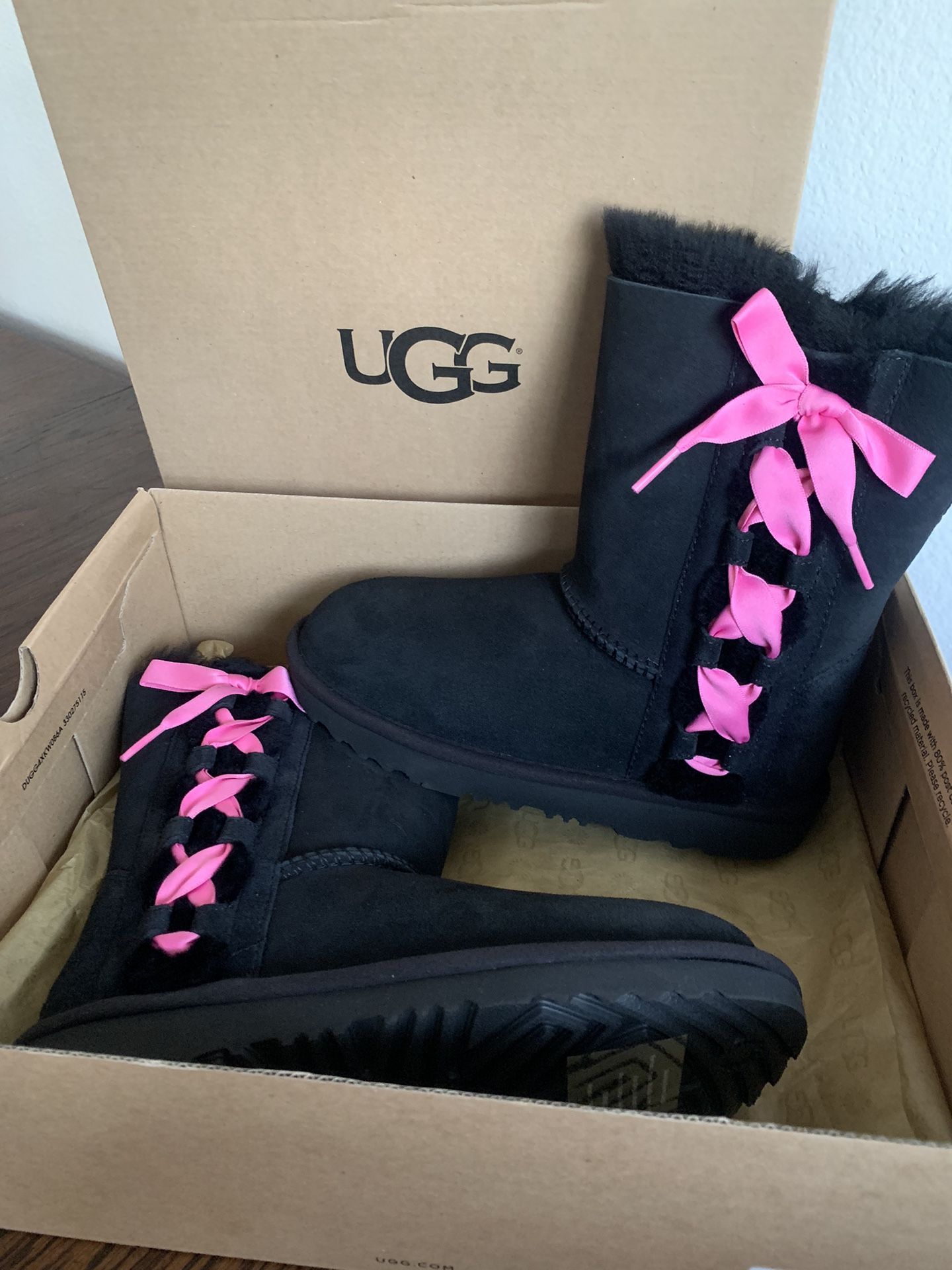 New Girl UGG Boots Size:3Y 