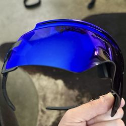 🍀New Oakleys  Box, Pouch Cloth All Included🍀