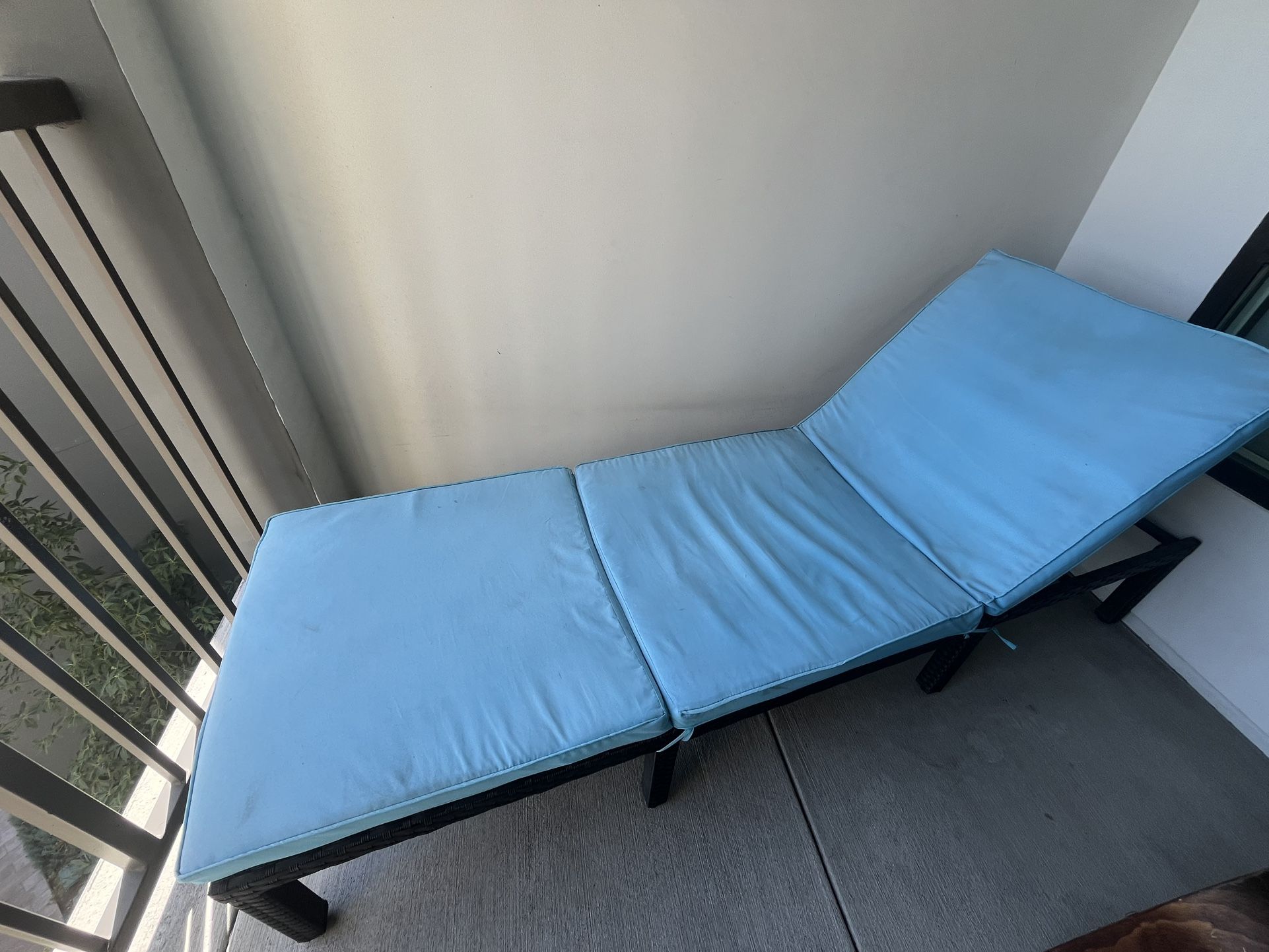 Outdoor Lounge Chair & 2 Tables