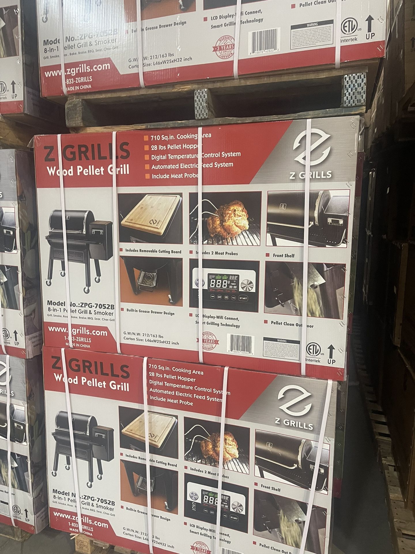 Z GRILLS 7052B Wood Pellet Grill. for Sale in Las