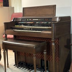 Hammond(Leslie) With a bench seat