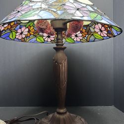 tiffany style lamp - metal base - see measurements   lamp has never been used and is packed in original foam - foam has marks / dirt from being stored