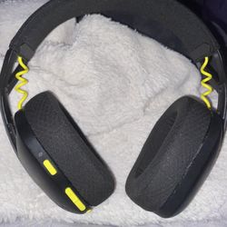 Logitech Wireless Gaming Headset With Built In Mic