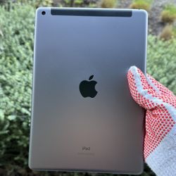 iPad 8th gen 32gb WiFi 86% Battery Health 
