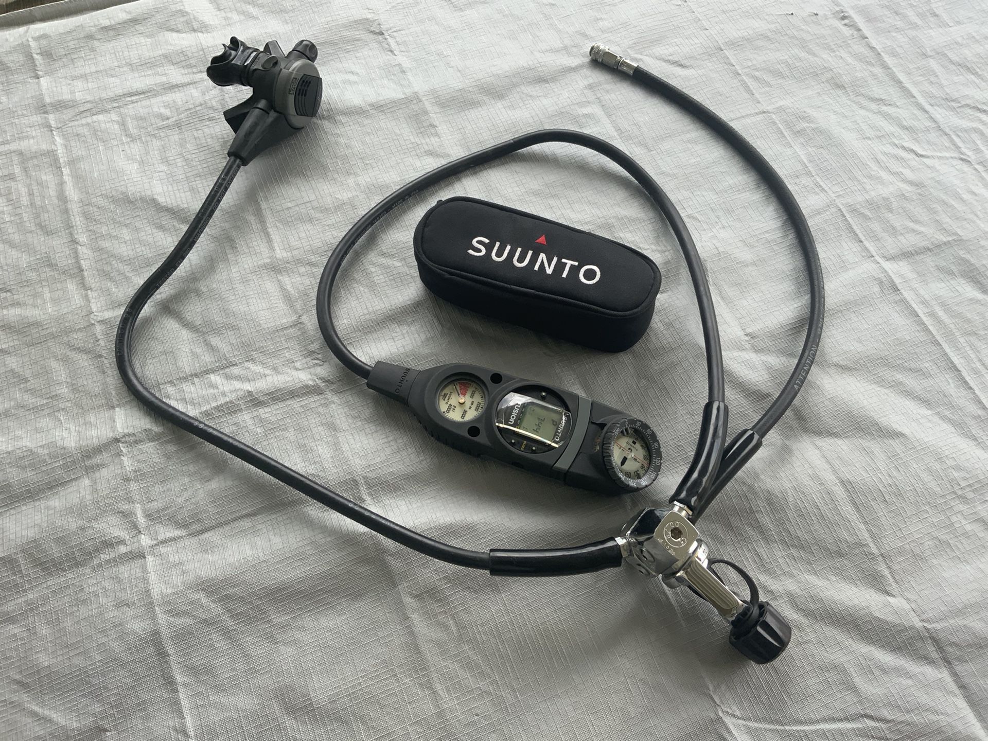 Suunto Fusion Dive Computer With Compass, Gauges, And SeaQuest Xr2 Regulator