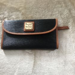 Dooney And Bourke Wallet 