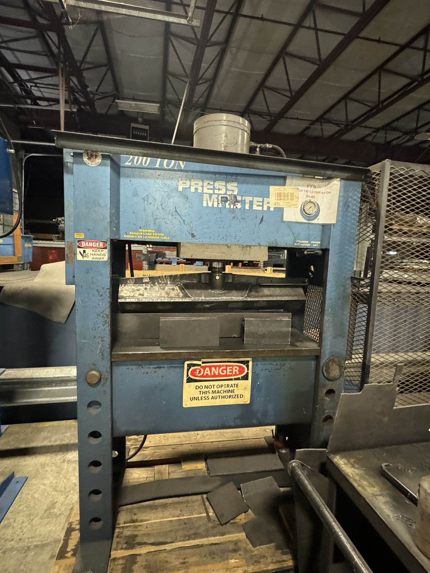 250 Ton Hydraulic Press