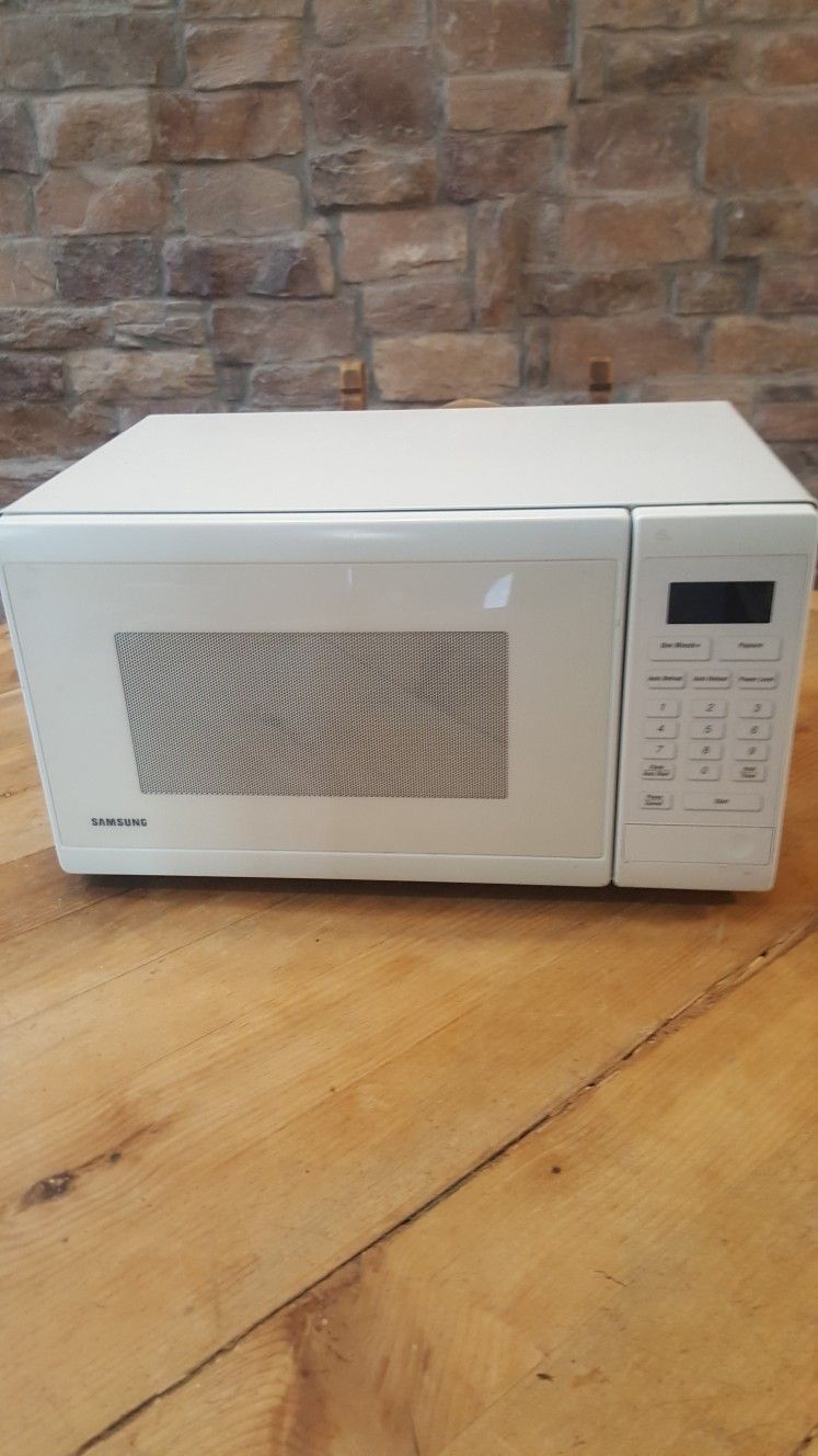 Like New BLACK DECKER Digital Microwave Oven $75 for Sale in Phoenix, AZ -  OfferUp