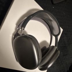 AirPod Max Used 