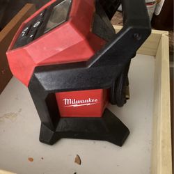 Milwaukee Compact Inflator 