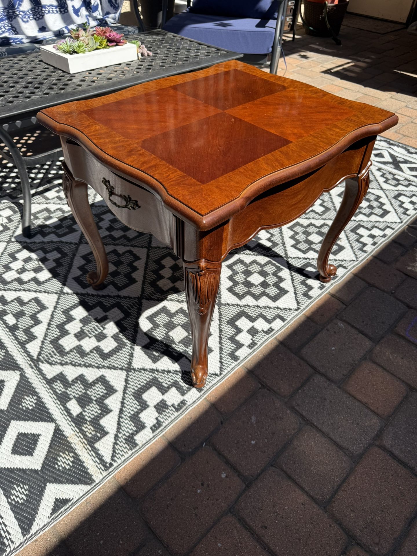 Vintage Thomasville Solid Wood End Table β Excellent Condition