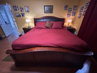 King size bed, 2 side tables and chest of drawers