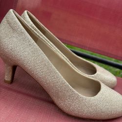 Gold Heels New Size 8.5 Women’s 