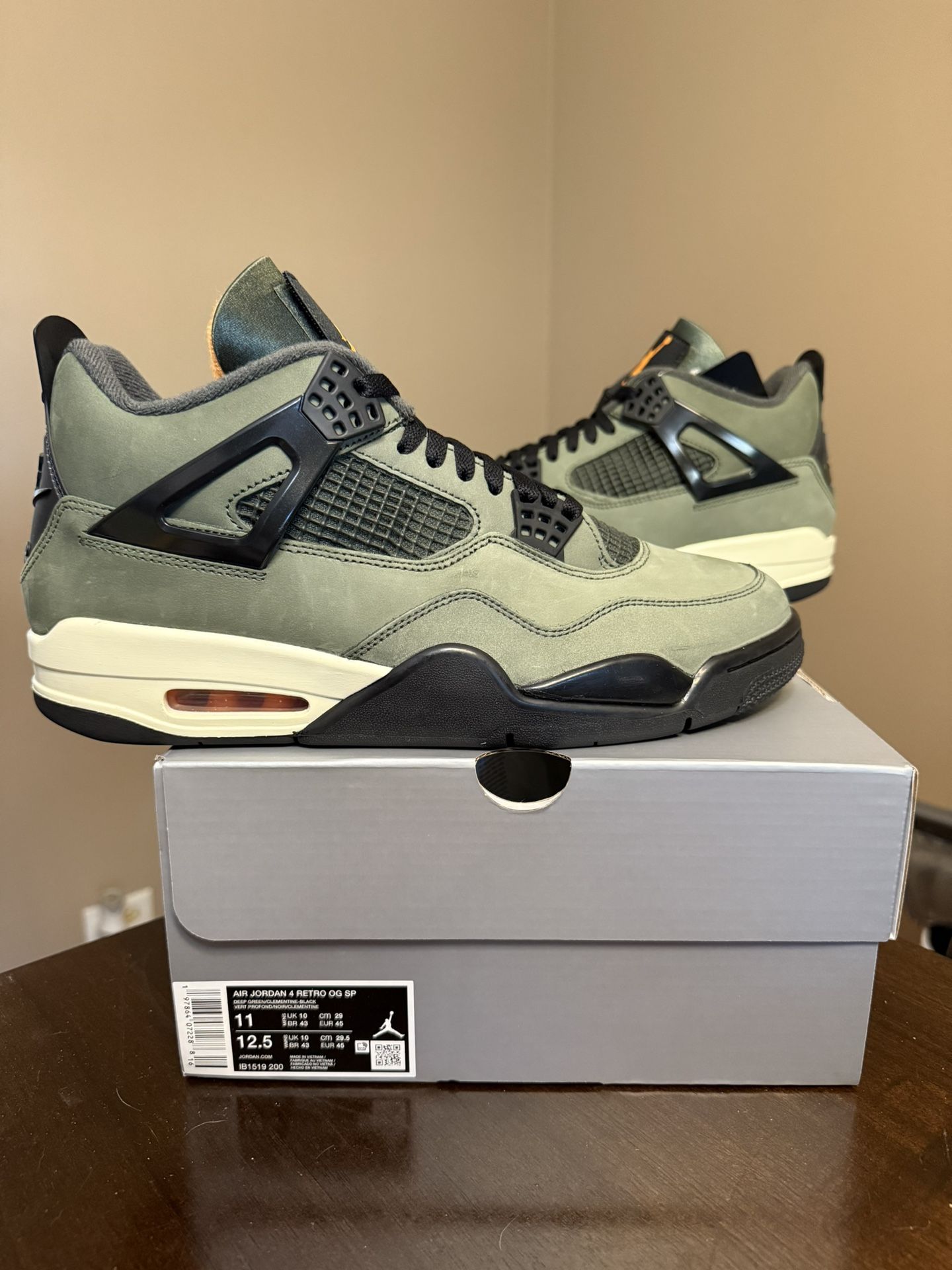 Jordan 4 Undefeated Size 11
