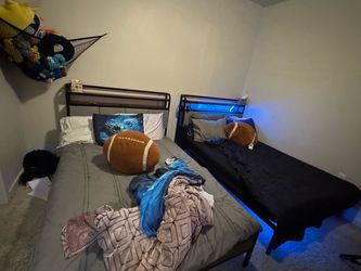 Full size bed