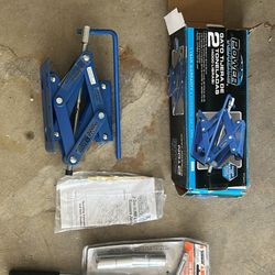 2 Tons Jack And A 5 Set Lug Wrench