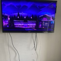 Two Flat Screens Tv  Need Gone Asap