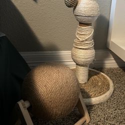 Chic Cat Toys / Scratch Post