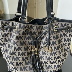 MICHAEL MICHAEL KORS Large Signature Canvas Drawstring Tote Bag with Tassel