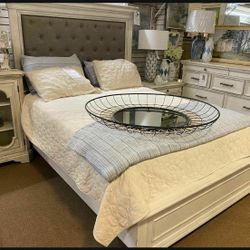 Kanwyn Whitewash Panel Bedroom Set /❤️Queen and King Bed 1399